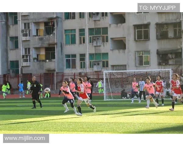 激烈对决引发热潮足球联赛最新动态与精彩瞬间全面回顾